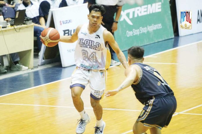 Negrense Mark Nonoy delivered a career game in Iloilo United Royals’ overtime win against 1Bataan Risers. MPBL PHOTO