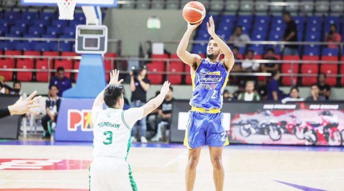 Magnolia Chicken Timplados Hotshots’ Jerrick Ahanmisi shoots over the defense of Terrafirma Dyip’s Juan Miguel Tiongson. PBA PHOTO