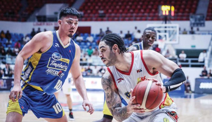 Rain or Shine Elasto Painters’Aaron Fuller tries to score against the defense of Magnolia Chicken Timplados Hotshots’ Ian Sangalang. PBA PHOTO