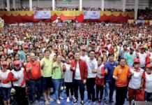 Uswag Ilonggo party-list’s Cong. Jojo Ang (center), Executive Assistant Raisa Treñas of Iloilo City’s Mayor Jerry Treñas and city councilors show full support to 6,800 beneficiaries of the Department of Labor and Employment’s (DOLE) Tulong Panghanapbuhay sa Ating Disadvantaged / Displaced Workers (TUPAD) program.