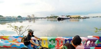 This is the Iloilo River as seen from the Muelle Loney portion of the Iloilo Esplanade. The Iloilo River is an estuarine waterway. It runs through the city, winding its way from the Iloilo Strait in the south and stretching inland. The river is known for its significant environmental, economic, and cultural importance to the city. ILOILO CITY HALL PHOTO