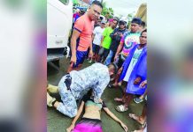 Philippine Coast Guard Iloilo City Station officer Christopher Palma administers cardiopulmonary resuscitation to revive the 16-year-old girl. PCG ILOILO STATION PHOTO