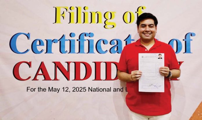 "Nagpasalamat ako sa aton mga supporters nga nag-upod diri sa akon COC (certificate of candidacy) filing. Ini nga pagpadalagan indi para sa akon, kundi para sa inyo," says Guintu after he filed his COC as representative of Capiz’s 1st District.