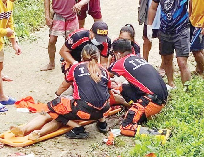 Personnel of the Tigbauan Emergency Response Team rushed barangay kagawad Jobanie Triste of San Rafael, Tigbauan, Iloilo to the hospital but he was declared dead on arrival due to multiple gunshot wounds. TIGBAUAN MUNICIPAL POLICE STATION PHOTO