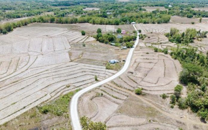 The 408-lineal meter, two-lane Portland Concrete Cement Pavement road enhances connectivity in remote barangays of Pungsod and Buayahon in Santa Barbara, Iloilo. The Department of Public Works and Highways says the project is beneficial, especially for rice and vegetable farmers and animal raisers. PHOTO COURTESY OF DPWH