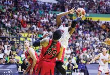 Barangay Ginebra San Miguel Kings’ Justin Brownlee attacks the defense of San Miguel Beermen’s Ejimofor Anosike. PBA PHOTO