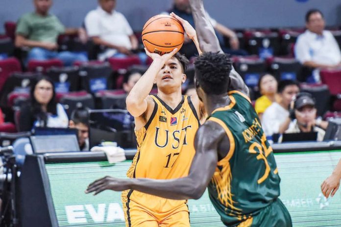 University of Santo Tomas Growling Tigers’ Miguel Pangilinan pulls up for a shot against the defense of Far Eastern University Tamaraws’ Mo Konateh. UAAP PHOTO