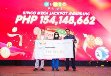 (L-R) DigiPlus President Mr. Andy Tsui along with the Bingo Mega jackpot winner and PAGCOR Representative posing for a quick photo opportunity during the awarding ceremony