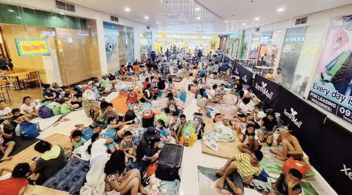 Typhoon Pepito (international name: Man-yi) hit the Bicol Region over the weekend, prompting locals to take shelter in a mall. Photo from Barangay Ubaliw / Facebook