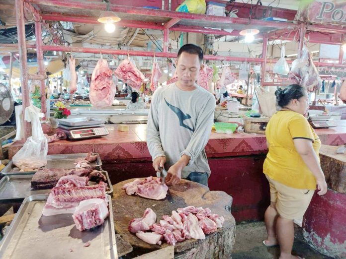 The Iloilo Provincial Veterinary Office reported an average pork price of P343 per kilogram and P197 per kilogram for live weight in the province as of November 18,2024. Photo shows vendors tending to their stalls at the meat section of Santa Barbara Public Market in Santa Barbara, Iloilo. PN PHOTO