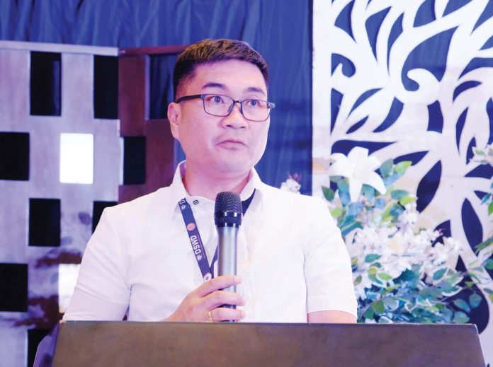 “We are experiencing an influx of tourists. Let us check on airports and seaports to ensure that there are functional desks for women and children to go to when they need protection,” says Regional Director Arwin Razo of the Department of Social Welfare and Development (DSWD) in Western Visayas.