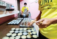 FRESHLY BAKED HOPE. Inmates at the Iloilo District Jail Male Dormitory in Barangay Nanga, Pototan, Iloilo are seen baking bread as part of their livelihood training. Warden Chief Inspector Mark Malhabour emphasizes that such activities are designed to equip persons deprived of liberty with skills for a productive life beyond incarceration. PHOTO COURTESY OF IDJMP