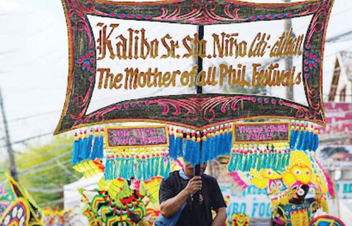 The Kalibo Señor Sto. Niño Ati-Atihan Festival is known for its elaborate costumes and captivating beating of drums, driving thousands of revelers to dance in the streets of Kalibo every year.