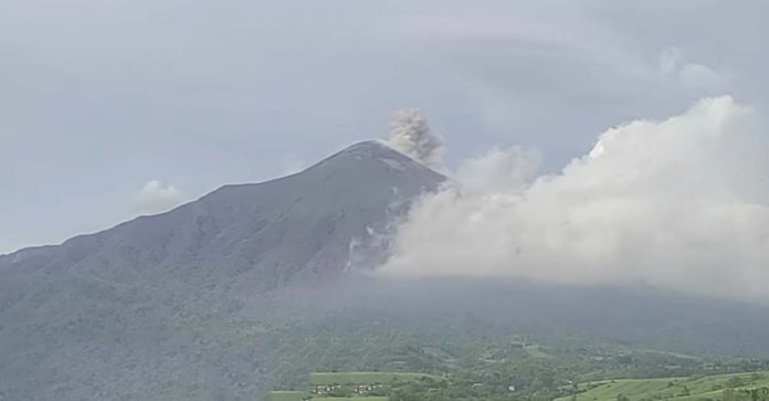 Visual monitors of the Kanlaon Volcano Network have recorded 13 ash emission episodes that lasted two minutes to one hour and five minutes, and produced plumes that rose 150 to 500 meters above the Mt. Kanlaon summit before drifting to the general north and south over the weekend. SCREENSHOT FROM PHIVOLCS-DOST FACEBOOK VIDEO