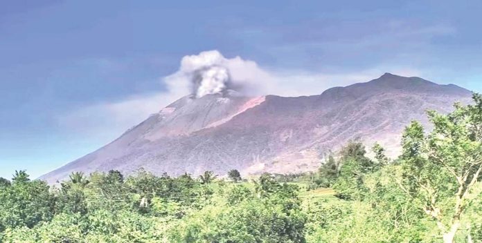 Mt. Kanlaon emitted gray ash from 7:20 a.m. to 07:39 a.m. on November 1, 2024. According to the Philippine Institute of Volcanology and Seismology, these events generated light-gray plumes that rose 800 meters above the crater before drifting northwest-west. SCREENSHOT FROM CANLAON CITY OBSERVATION STATION IP CAMERA VIDEO