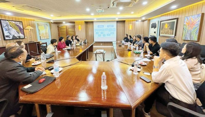 Innovative projects fueling Iloilo City’s urban transformation such as the Hybrid Underground Distribution System were discussed during the benchmarking visit of Muntinlupa City officials. At the Iloilo City Hall, the visitors were briefed by officials of the city government and MORE Electric and Power Corporation.