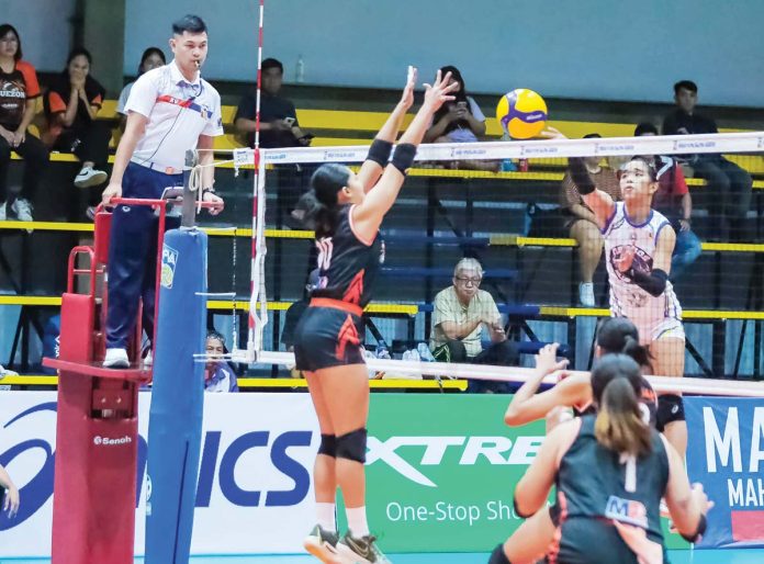 Negros-ICC Blue Hawks’ Andrea Caparal tries to score against a Quezon Province Tangerines’ player. MPVA PHOTO