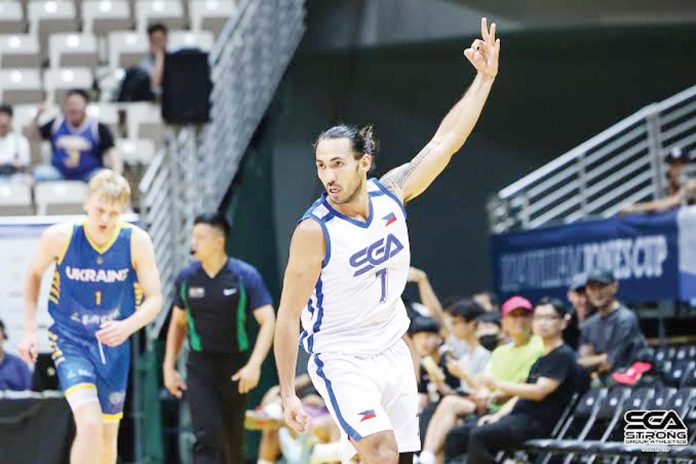 D’Navigators-Iloilo’s Vince Abrot tries to score against a Cignal HD Spikers’ defender. PHOTO COURTESY OF SPIKERS’ TURF