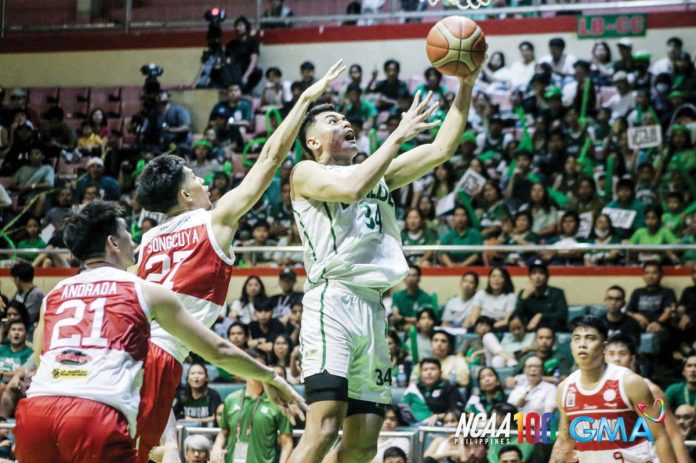 College of St. Benilde Blazers’ Allen Liwag soars for a layup. NCAA/GMA SPORTS