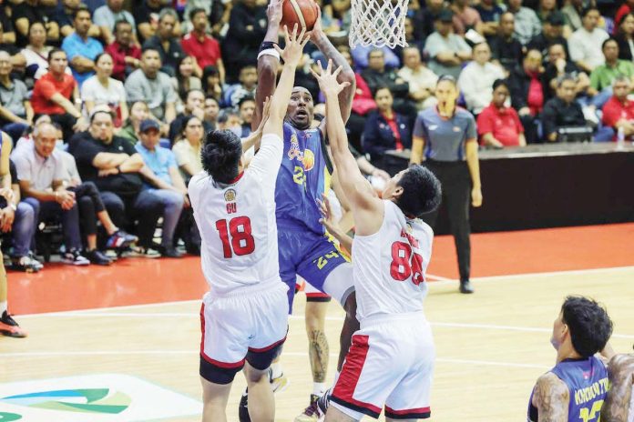 TNT Tropang Giga’s Rondae Hollis-Jefferson shoots against the defense of Barangay Ginebra San Miguel Kings’ Ralph Cu and Benedict Adamos. PBA PHOTO