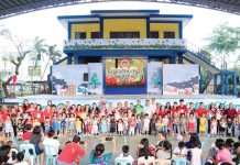 Three hundred indigent kids got early Christmas treat from the municipal department heads and employees of EB Magalona in Negros Occidental.