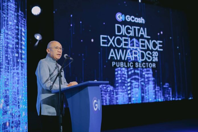 Ernest Cu, Chairman of the Board of Mynt and President and CEO of the Globe Group, opens the event by emphasizing GCash’s commitment to advancing financial inclusion through digital transformation.