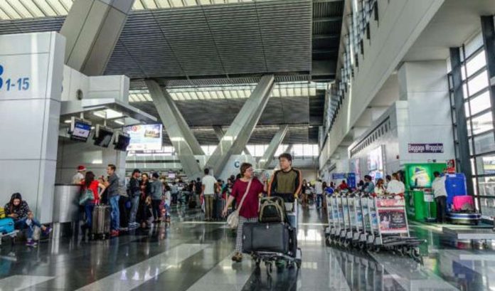 The private operator of the Ninoy Aquino International Airport is investigating reports of unfair treatment of baggage porters at the country’s primary gateway. PHOTO COURTESY OF CONTEXT.PH