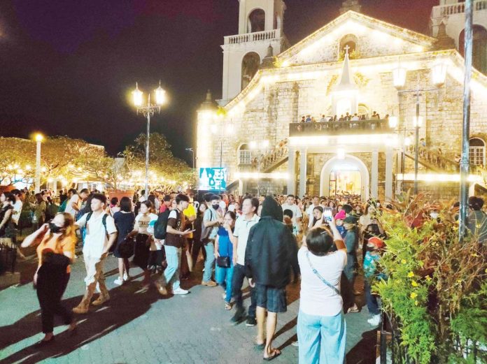 Catholics flocked to Jaro Metropolitan Cathedral in Jaro, Iloilo City on December 16, 2024, the first day of “Misa de Aguinaldo.” Mayor Jerry Treñas called on policemen to step up patrol operations to safeguard residents, especially minors, this holiday season. AJ PALCULLO/PN