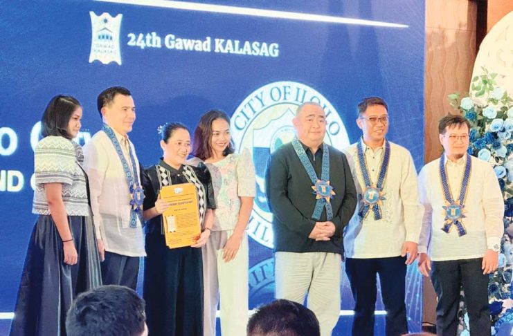 BEYOND COMPLIANT. Iloilo City Disaster Risk Reduction and Management Office head Donna Magno personally received the Gawad KASALAG Seal of Excellence during the 24th KALASAG National and Regional Awarding Ceremonies held at Diversion 21 Hotel, Iloilo City yesterday. The award was handed over by Office of Civil Defense regional director Raul E Fernandez, who was joined by NEDA-6 Regional Director Arecio A. Casing; DILG-6 Assistant Division Chief Medel Espinosa; and DOST-6 DRRMO head Engineer Christian James Jandayran.