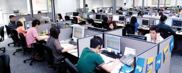 The growth of artificial intelligence (AI) creates demand for some new jobs such as AI trainers or content moderators but could render thousands of low-skilled jobs in call centers obsolete. The government plans to address the problem by retraining workers to work with AI. DOINGBUSINESSINTHEPHILIPPINES.COM PHOTO