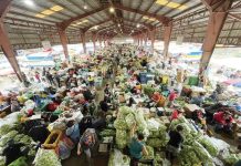 Traders and buyers say only a small quantity of vegetables was delivered to the La Trinidad trading post from farms in Benguet, Ifugao, Kalinga and Mountain Province on Oct. 25, 2024, because roads were damaged by heavy rains brought about by Severe Tropical Storm Kristine. SANDRA AGUINALDO/GMA INTEGRATED NEWS FILE PHOTO