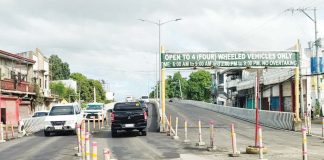 The Ungka flyover stretches from Barangay Ungka, Jaro, Iloilo City to Barangay Ungka II, Pavia, Iloilo. Straddling the major intersection of the Sen. Benigno Aquino Jr. Avenue and President Corazon Aquino Avenue in Barangay Ungka II, it is meant to ease traffic congestion in this crucial point that leads in and out of Iloilo City. AJ PALCULLO/PN