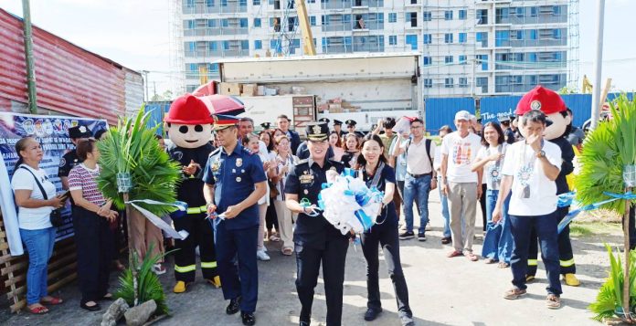 (From left) Bacolod City Police Office director Colonel Joeresty Coronica, Bureau of Fire Protection – Bacolod City fire marshal Supt. Jenny Mae Masip, and Councilor Pao Sy lead the launching of “Oplan Iwas Paputok; Paskong Ligtas, Bagong Taong Maaliwalas” campaign on Wednesday, Dec. 11. BFP-BACOLOD PHOTO