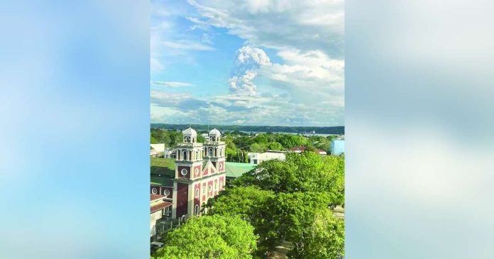 The eruption of Kanlaon Volcano was seen from the Iloilo City Hall on Monday afternoon, Dec.9, 2024. ILOILO CITY GOV’T FB/EA MARK RYAN "GOYGOY" ACAP PHOTO