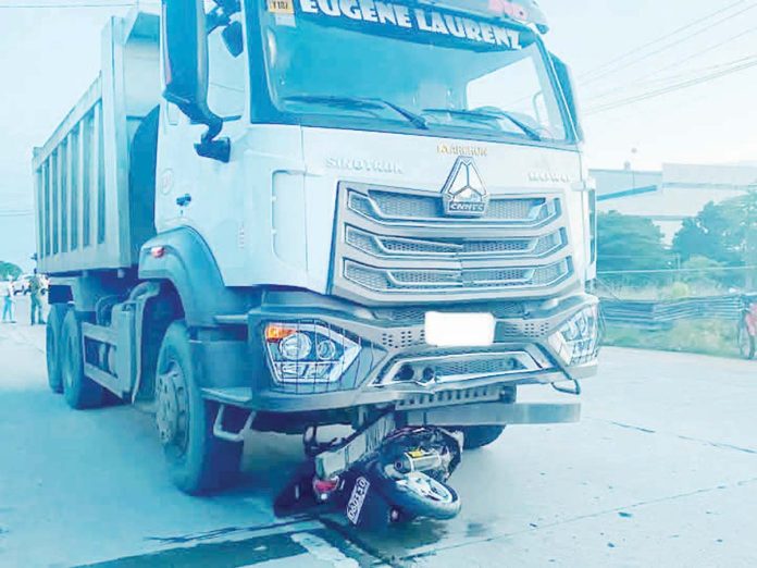 Motorcyclist dies after crashing into 10-wheeler truck