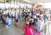 Hundreds of stranded passengers crowd the Ninoy Aquino International Airport Terminal 1 in Pasay City after hundreds of flights were cancelled, delayed or diverted on New Year's Day, Jan. 1, 2023. “Technical issues” at the air navigation facilities of the Civil Aviation Authority of the Philippines prompted the cancellation of local and international flights, according to the Department of Transportation. GERARD CARREON PHOTO