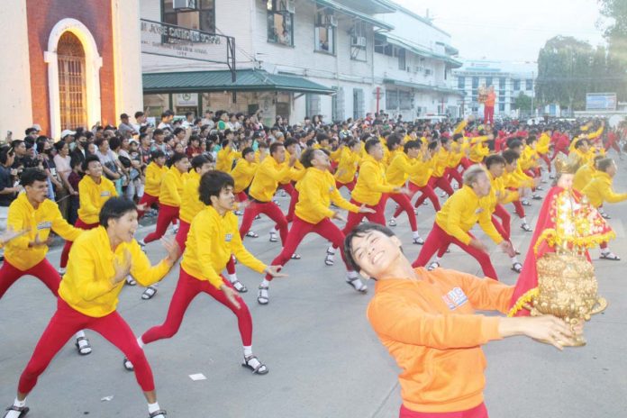 Tribu Paghidaet of La Paz National High School gives a preview of their performance during the Dinagyang Festival 2025 “Pamukaw” on Monday, Dec. 16, 2024. “Pamukaw” is a ceremonial welcome to the Dinagyang season. AJ PALCULLO/PN