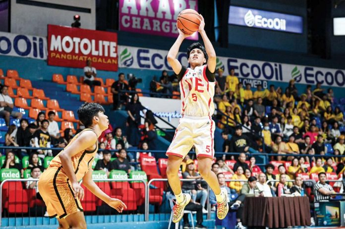 Ilonggo Ethan Oraa of University of the East Junior Warriors pulls up for a basket. UAAP PHOTO