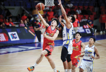 Rain or Shine Elasto Painters’ Adrian Nocum scores a layup against the defense of Magnolia Chicken Timplados Hotshots’ Andy Mark Barroca. PBA PHOTO