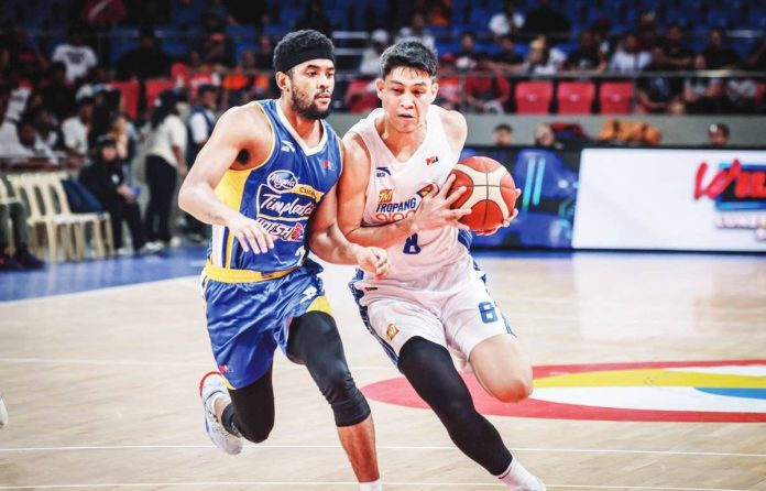 TNT Tropang Giga’s Calvin Oftana protects the ball from the defense of Magnolia Chicken Timplados Hotshots’ Jerrick Ahanmisi. PBA PHOTO