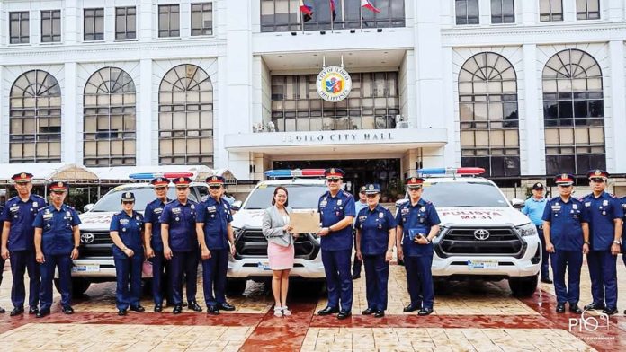 Mayor Jerry P. Treñas turned over 80 Taurus T4 assault rifles, 250 Motorola batteries for serviceable radios and three patrol vehicles to Iloilo City Police Office director Colonel Kim Legada on Wednesday morning, Jan. 8, 2025. ILOILO CITY GOVERNMENT/FACEBOOK PHOTO