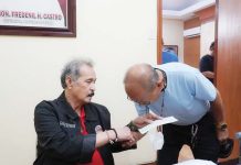 Gov. Fredenil Castro (left) hands the check worth P100,000 intended as aid to the family of one of the two overseas Filipino workers from Capiz who perished in a fire in Kuwait on Dec. 2, 2024. CAPIZ PROV’L GOV’T COMMUNICATIONS GROUP/FB PHOTO