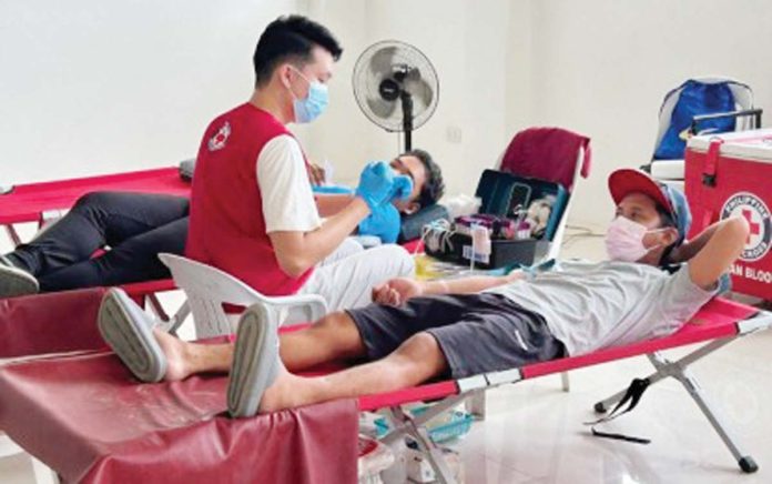 The Philippine Red Cross has renewed its call for more donors to help maintain a steady blood supply for Iloilo province. Photo shows a mobile blood donation drive at the San Joaquin Mother and Child Hospital last year in partnership with the Red Cross. Photo from San Joaquin Mother and Child Hospital FB page