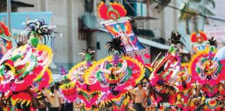 Tribu Linabuanon of Linabuan Norte, Kalibo, Aklan dominates the Tribal Big category of this year’s Kalibo Sadsad Ati-Atihan contest. PHOTO COURTESY OF JADE N. REDISON – RUIZ PH