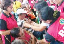 Senior citizens get free pneumonia and flu shots administered by barangay health workers during in Bacolod City. FILE PHOTO COURTESY OF PNA