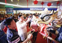 EYE DOTTING. Iloilo City’s Mayor Jerry P. Treñas and Vice Mayor Jeffrey Ganzon join the eye dotting ceremony during the opening of the 2025 Chinese New Year celebration at SM City Iloilo on Jan. 27. Eye dotting is a ritual that awakens a lion before it performs in a Chinese lion dance. The goal is to give the lion energy, life, and the ability to bring good luck and protection. ARNOLD ALMACEN/ILOILO CITY MAYOR'S OFFICE PHOTO