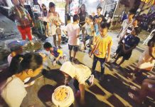 SAFE AND JOYFUL. Children in a barangay in Iloilo City celebrate New Year’s Eve with fun games, laughter, and shared meals, embracing a safer and more family-centered way to welcome the new year. Instead of using fireworks to create noise, these young revelers enjoy activities that highlight togetherness and joy, setting an example for a hazard-free celebration. ARNOLD ALMACEN/ILOILO CITY MAYOR’S OFFICE PHOTO