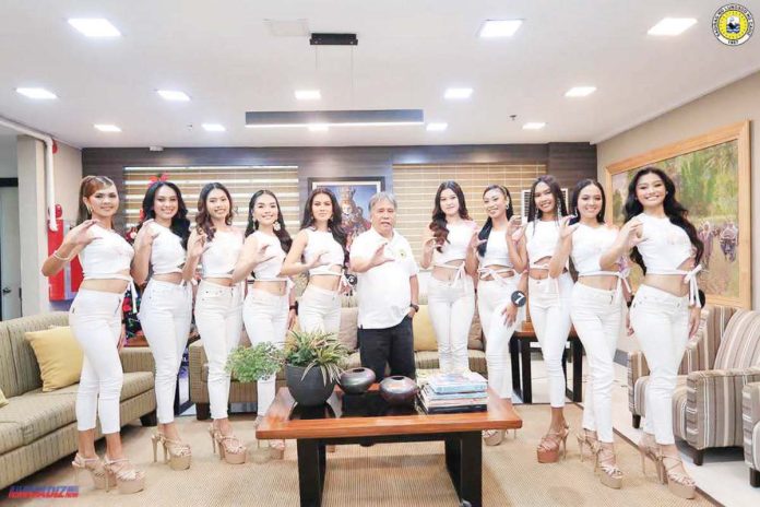 The candidates for the Dinagsa Queen 2025 paid a courtesy visit to Mayor Salvador Escalante Jr. (center) at Cadiz City Hall on Monday, Jan. 6, 2025.