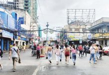 The Iloilo City Government urged Dinagyang revelers to use the designated garbage areas and be mindful of the city’s plants and greenery. Photo shows people walking on Iznart Street in City Proper district before the start of the Dinagyang Festival opening salvo on Jan. 10, 2025. ILOILO CITY TRAFFIC AND TRANSPORTATION MANAGEMENT OFFICE PHOTO