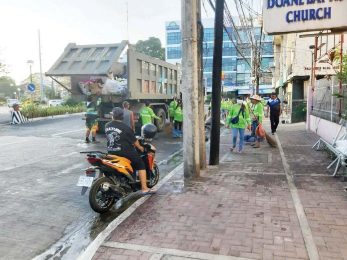 Personnel of the Iloilo City’s General Services Office, street sweepers, and garbage collection teams begin their clean-up operations at 3 a.m. on Monday, Jan. 27, 2025, to ensure the city streets were clean by sunrise. AKSYON RADYO ILOILO 720/FACEBOOK PHOTO